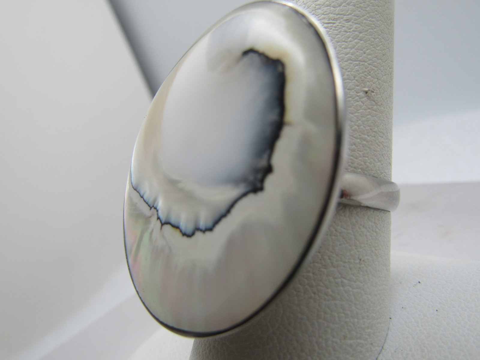 Vintage Black/White Mother of Pearl Ring, 1.25", Adjustable, 1970's-1980's. - 3