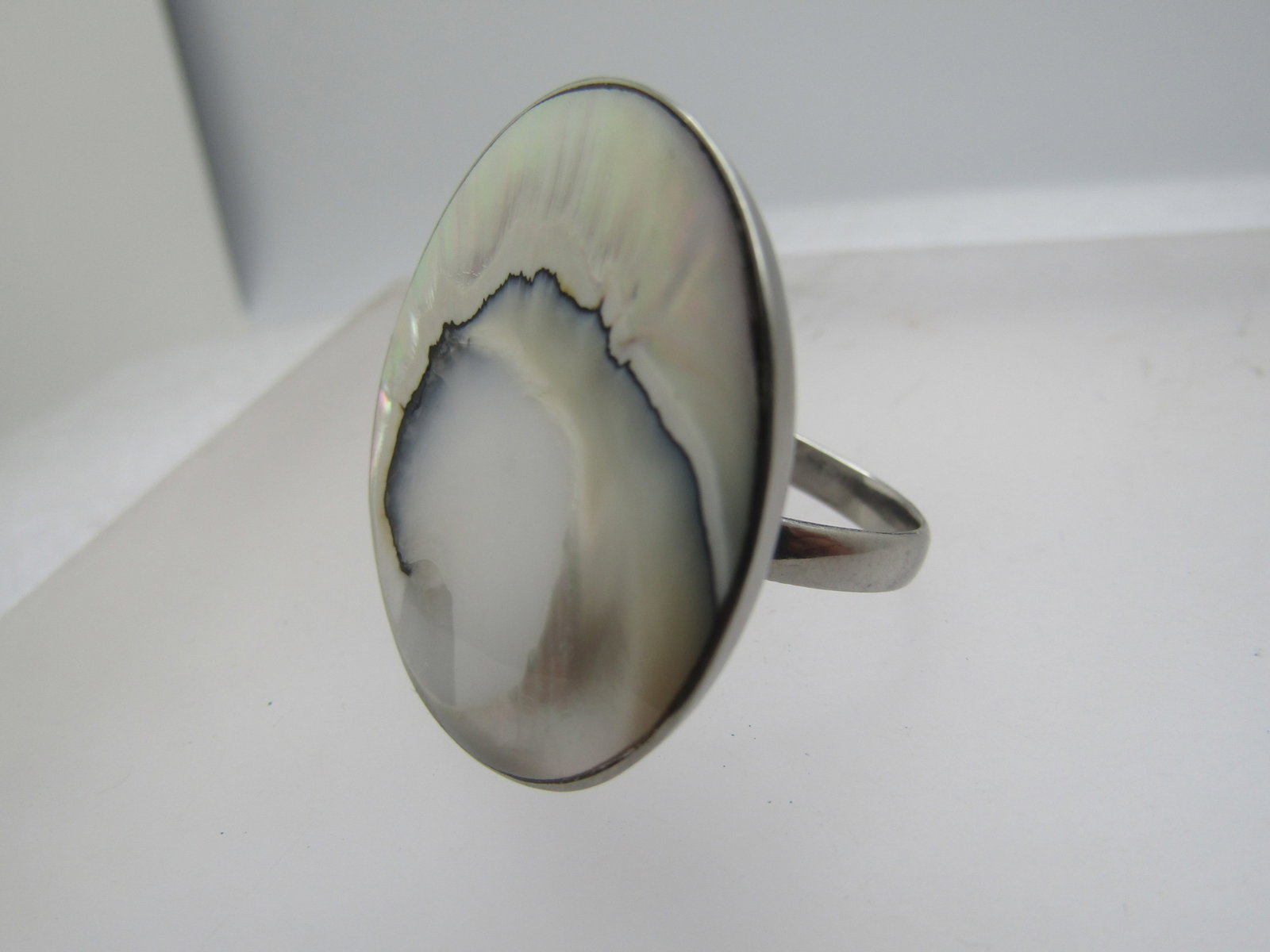Vintage Black/White Mother of Pearl Ring, 1.25", Adjustable, 1970's-1980's. - 5