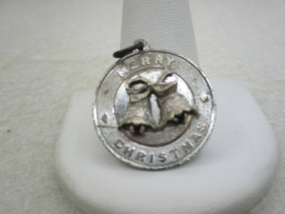 Vintage Sterling Silver Christmas Pendant, Large Charm, 4.20 Grams (LEB): Title: Vintage Sterling Silver Christmas Pendant, Large Charm, 4.20 Grams (LEB) Description: Vintage Sterling Silver Christmas Pendant, Large Charm, 4.20 Grams (LEB). 1.25" long with the jump ring, 1-