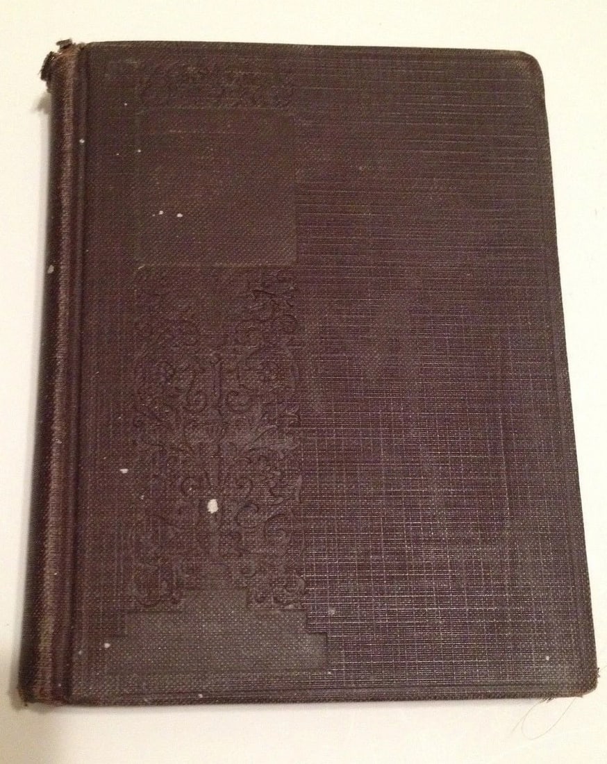 TENNYSON'S IDYLLS OF THE KING MACMILLAN CO. HC 1923 ED. CHARLES FRENCH: TENNYSON'S IDYLLS OF THE KING, 1923. NEW YORK: MACMILLAN COMPANY. 434 PAGES. HARDCOVER, BROWN CLOTH BOARDS WITH BLIND STAMPED DECORATION TO FRONT COVER. Brown endpapers. Former library book. Title pag
