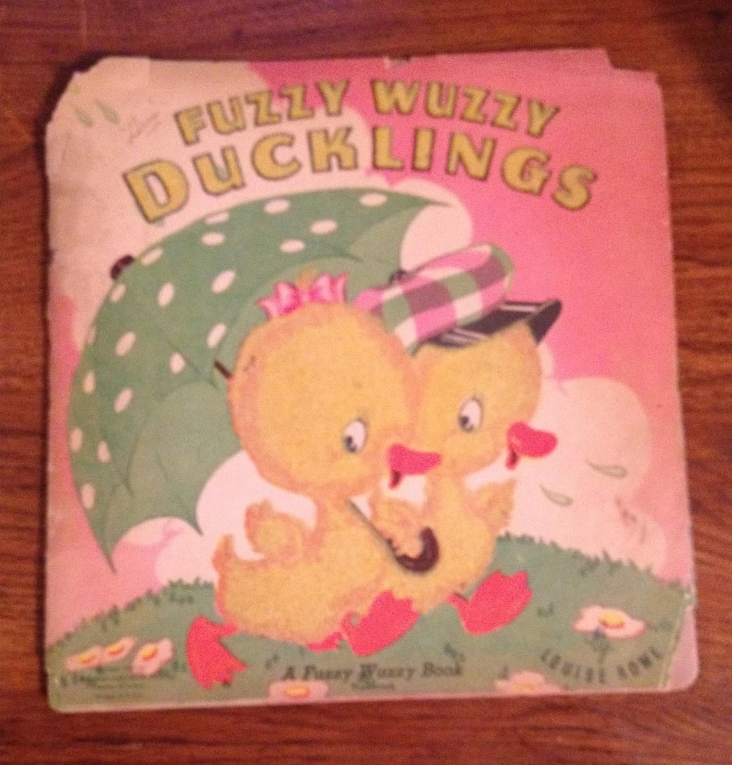 FUZZY WUZZY DUCKLINGS A Fuzzy Wuzzy Book 1945 Whitman Publ.Co. Antique Childrens: Up for sale is FUZZY WUZZY DUCKLINGS, A Fuzzy Wuzzy Book, by Louise Rowe, Whitman Publishing Company, Racine, Wisconsin. 1945. Book is a great period piece from the 1940's, with two cute ducklings, a 