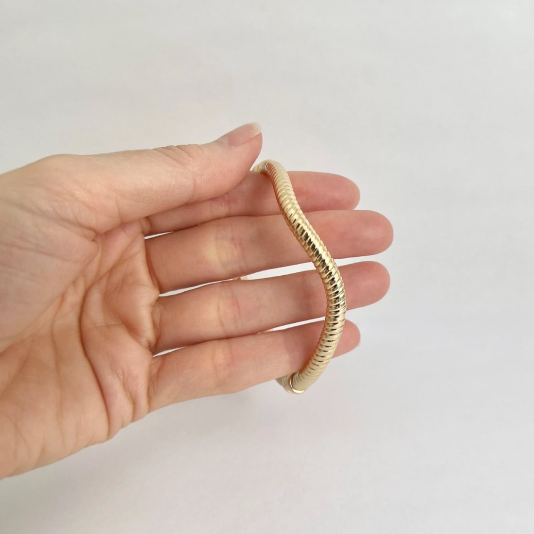 Vintage Italian Two-Tone Wavy Bangle Bracelet 14K Yellow Rose Gold, 8.64 Grams - 6