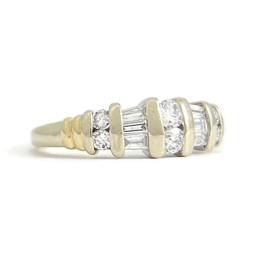 Vintage Two-Tone Baguette Diamond Gemlock-Set Ring 14K White Gold, 3.30 Grams: Title: Vintage Two-Tone Baguette Diamond Gemlock-Set Ring 14K White Gold, 3.30 Grams Description: Vintage Two-Tone Baguette Diamond Gemlock-Set Ring 14K White Gold, 3.30 Grams This ring is a beautiful