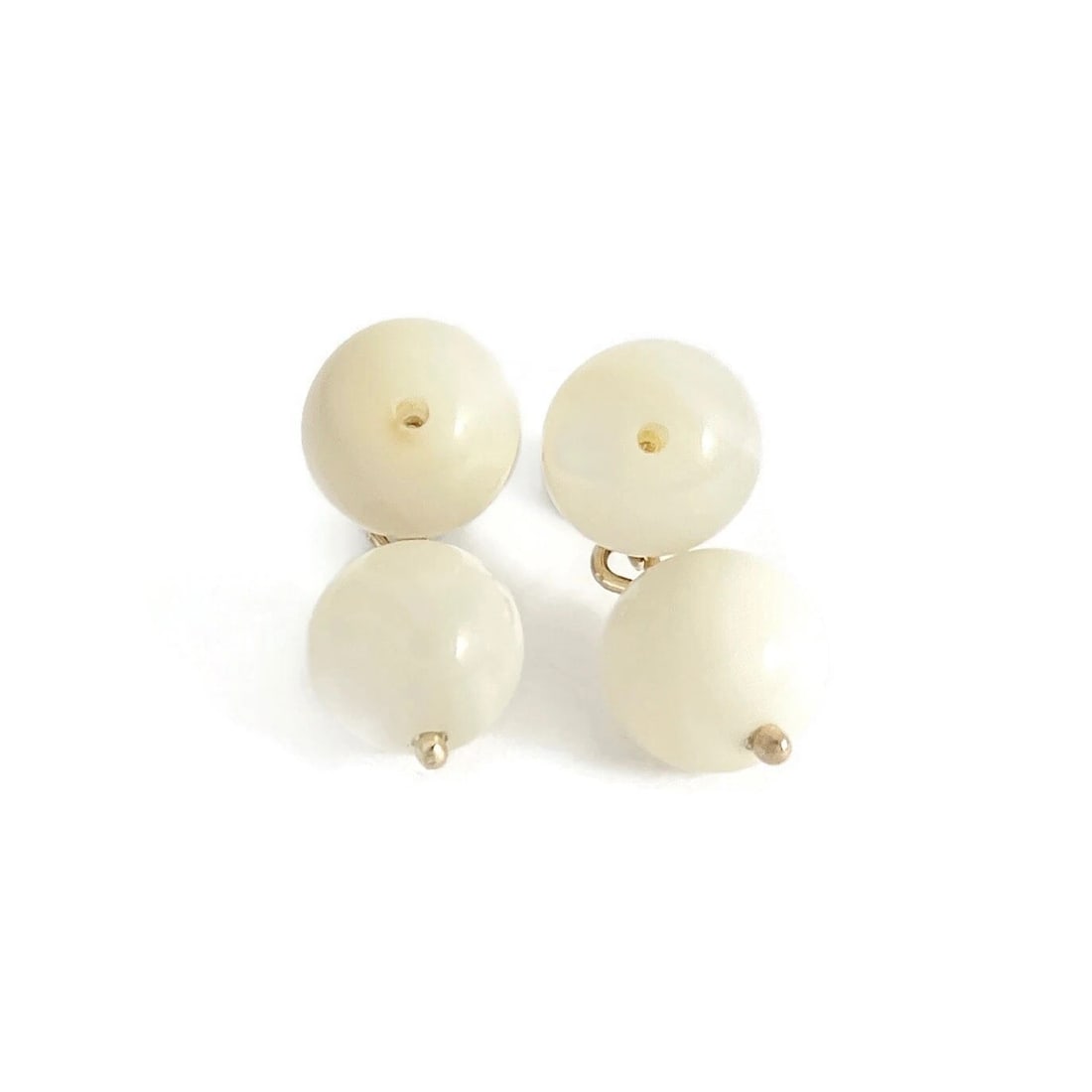 Vintage 1950's White Lucite Ball Dangle Drop Earrings 14K Yellow Gold, 4.87 Gr: Title: Vintage 1950's White Lucite Ball Dangle Drop Earrings 14K Yellow Gold, 4.87 Gr Description: Vintage 1950's White Lucite Ball Dangle Drop Earrings 14K Yellow Gold, 4.87 Gr These are lovely earri