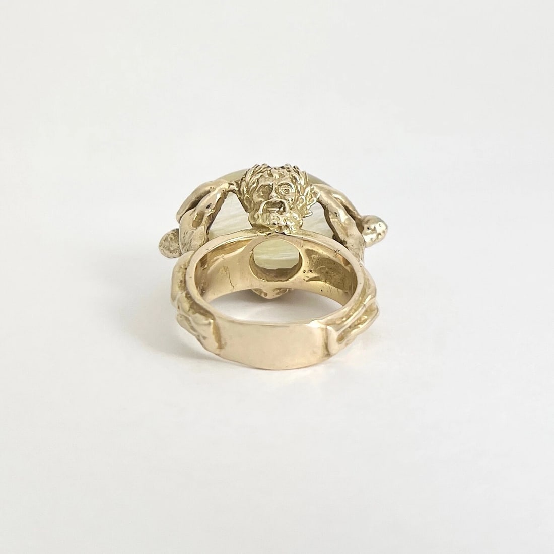 Vintage 1960's Pale Green Quartz Man Face Body Ring 13K Yellow Gold, 13.13 Grams - 9