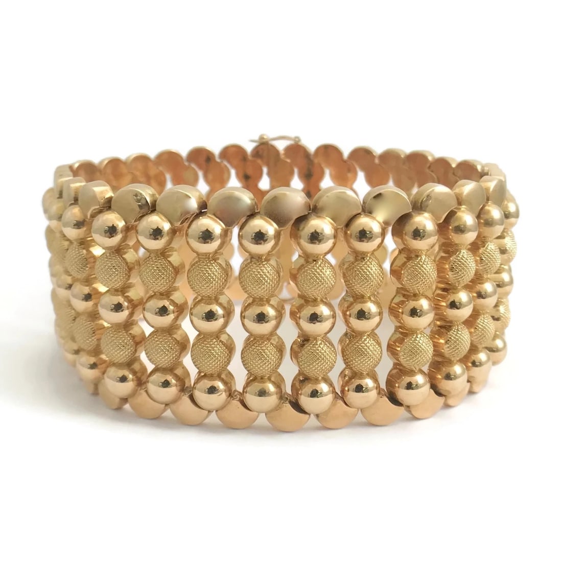 Vintage 1940's Wide Chain Link Bracelet 18K Yellow Gold, 9 Inches, 78.69 Grams: Title: Vintage 1940's Wide Chain Link Bracelet 18K Yellow Gold, 9 Inches, 78.69 Grams Description: Vintage 1940's Wide Chain Link Bracelet 18K Yellow Gold, 9 Inches, 78.69 Grams This unique gold brace