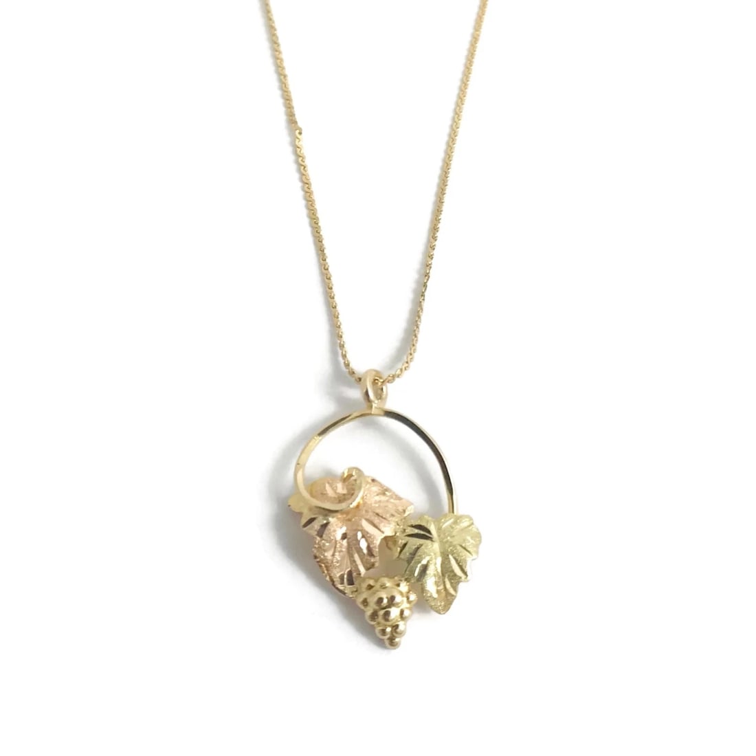 Vintage Grape Leaf Pendant Necklace 14K Yellow Pink Rose Gold 16 Inches, 2.01 Gr: Title: Vintage Grape Leaf Pendant Necklace 14K Yellow Pink Rose Gold 16 Inches, 2.01 Gr Description: Vintage Grape Leaf Pendant Necklace 14K Yellow Pink Rose Gold 16 Inches, 2.01 Gr This is a unique