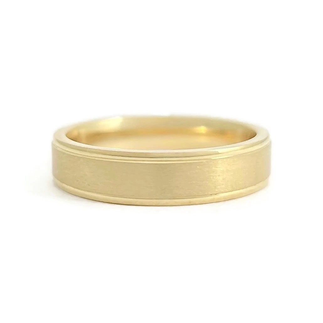 Men's Beveled Edge Satin Finish Wedding Band Ring 14K Yellow Gold Size 9.5, 5 mm: Title: Men's Beveled Edge Satin Finish Wedding Band Ring 14K Yellow Gold Size 9.5, 5 mm Description: Men's Beveled Edge Satin Finish Wedding Band Ring 14K Yellow Gold Size 9.5, 5 mm This is a classic 