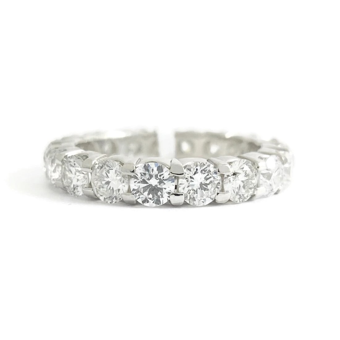 Round Diamond Eternity Wedding Band Ring Platinum, Size 5.75, 2.35 CTW: Title: Round Diamond Eternity Wedding Band Ring Platinum, Size 5.75, 2.35 CTW Description: Round Diamond Eternity Wedding Band Ring Platinum, Size 5.75, 2.35 CTW This is a beautiful wedding band, anni