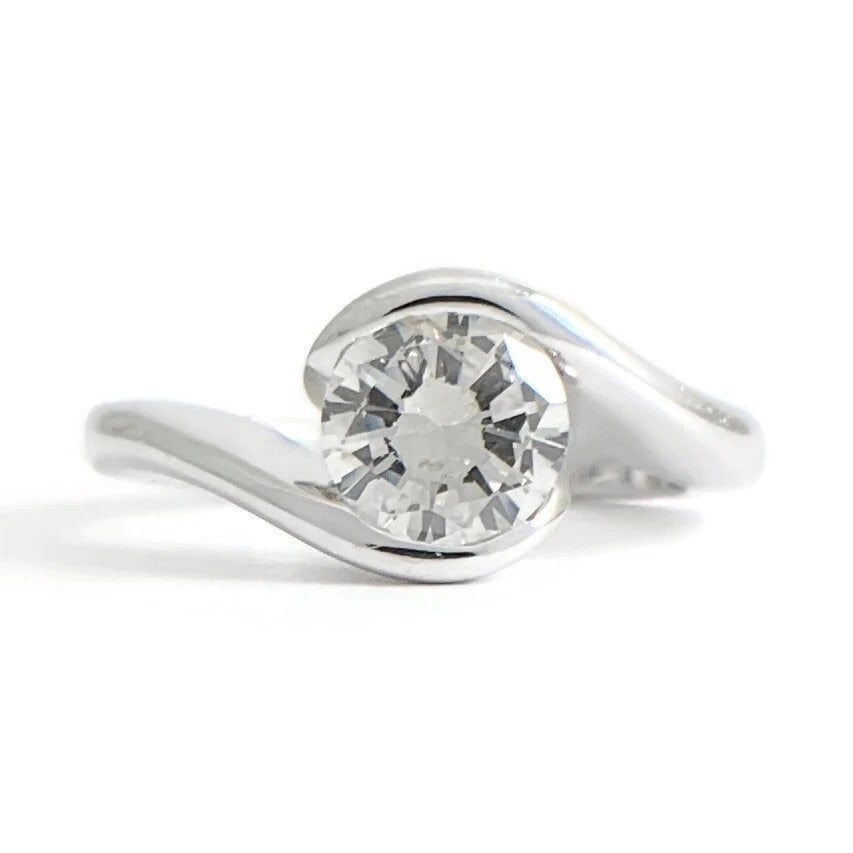 Twist Wrap Bezel Round Solitaire Diamond Engagement Ring 14K White Gold 1.02 CT: Title: Twist Wrap Bezel Round Solitaire Diamond Engagement Ring 14K White Gold 1.02 CT Description: Twist Wrap Bezel Round Solitaire Diamond Engagement Ring 14K White Gold 1.02 CT This is a gorgeous d