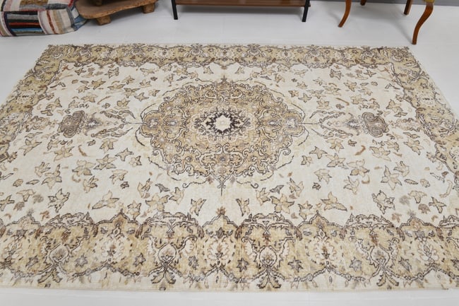 6'3'' x 9'7'' Handmade Vintage Wool Rug - 21547 - 3
