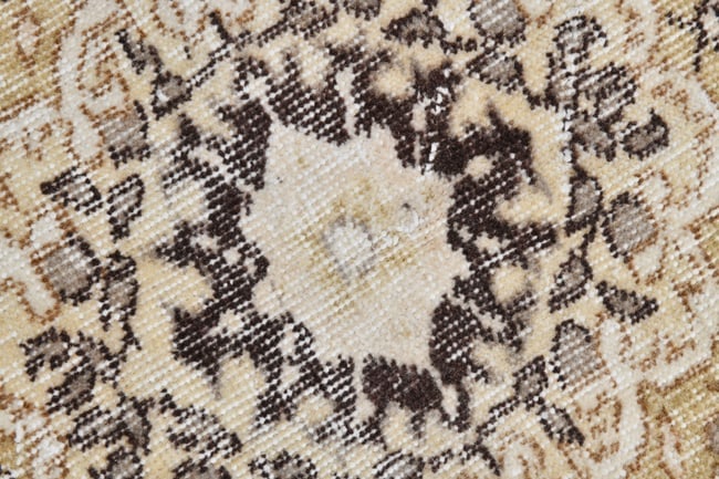 6'3'' x 9'7'' Handmade Vintage Wool Rug - 21547 - 7