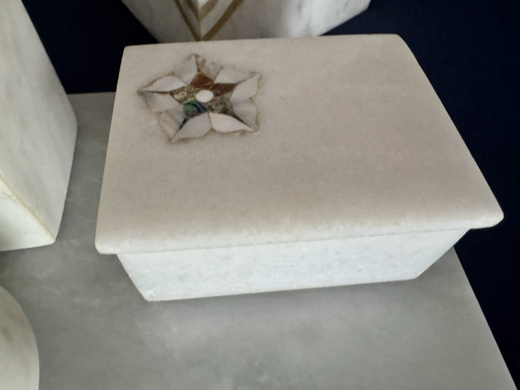 Five-Piece White Marble Bathroom Vanity Set with Mother-of-Pearl Inlay. - 5