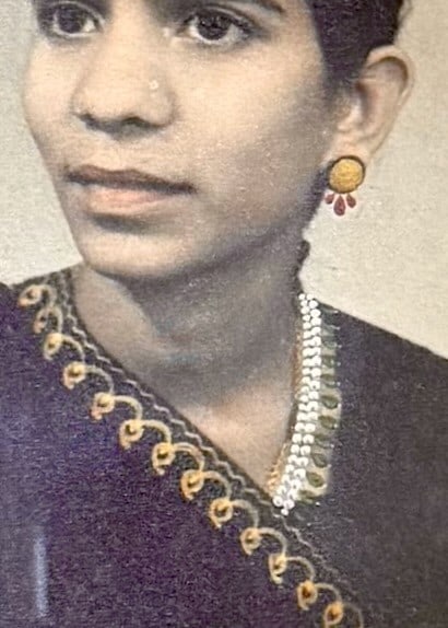 Vintage Indian Hand-Painted Portrait Photograph of a Lady in Original Frame. - 2