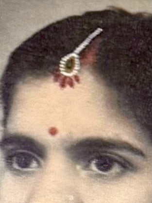 Vintage Indian Hand-Painted Portrait Photograph of a Lady in Original Frame. - 3