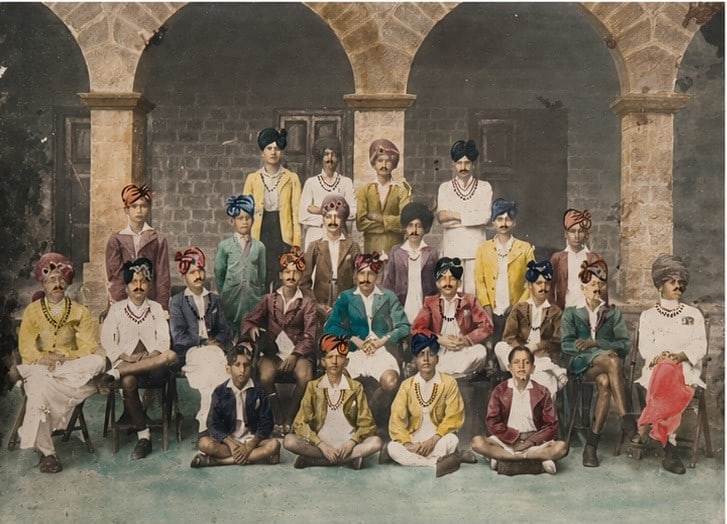 Hand-coloured gelatin silver photograph from India, circa 1920sâ€“40s - Group Portr - 2