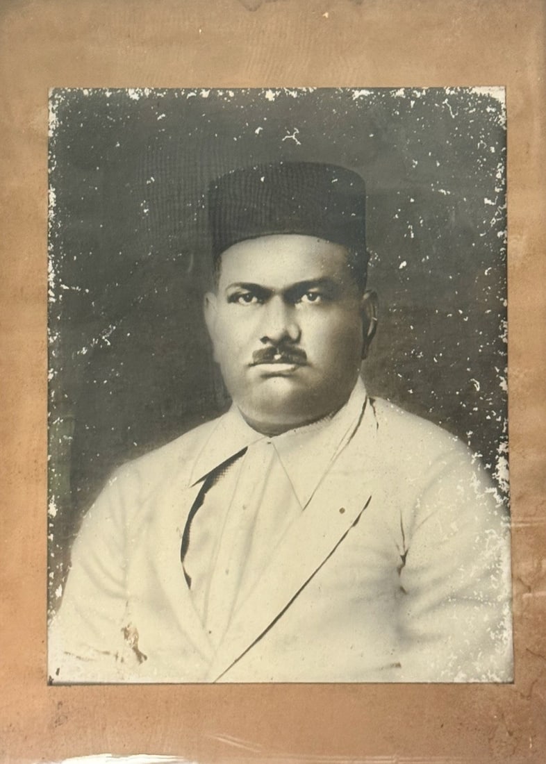 Large Portrait of an Indian Gentleman India, Early 20th Century Silver gelatin photograph, Original - 5
