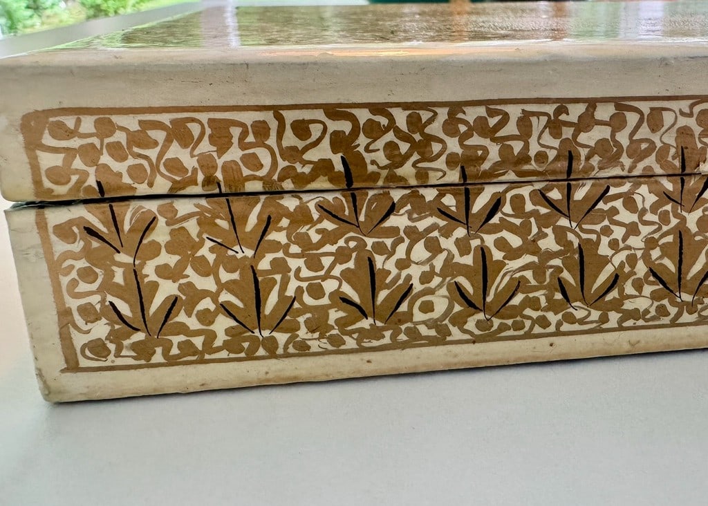 Kashmiri Papier-Mache Decorative Box Kashmir, India, Late 20th Century Hand-painted and Lacquered... - 12