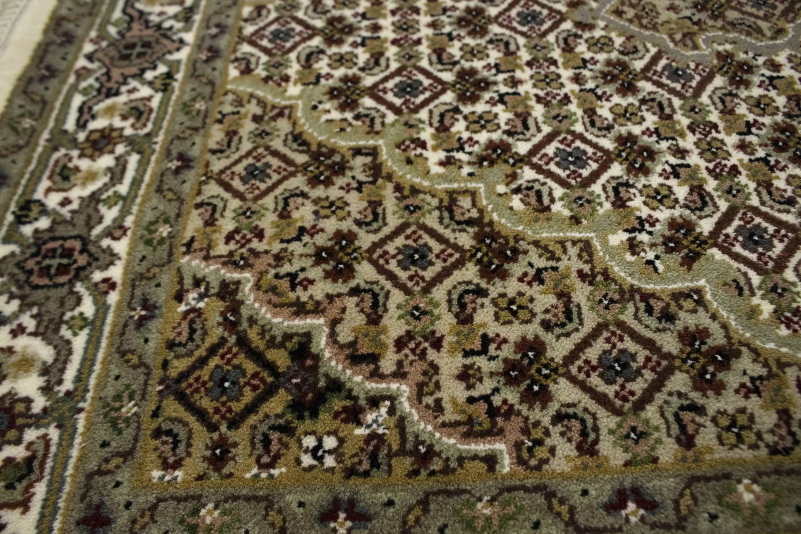 Cream Floral Geometric 3X5 Tabriz Fish Mahi Oriental Rug - 10