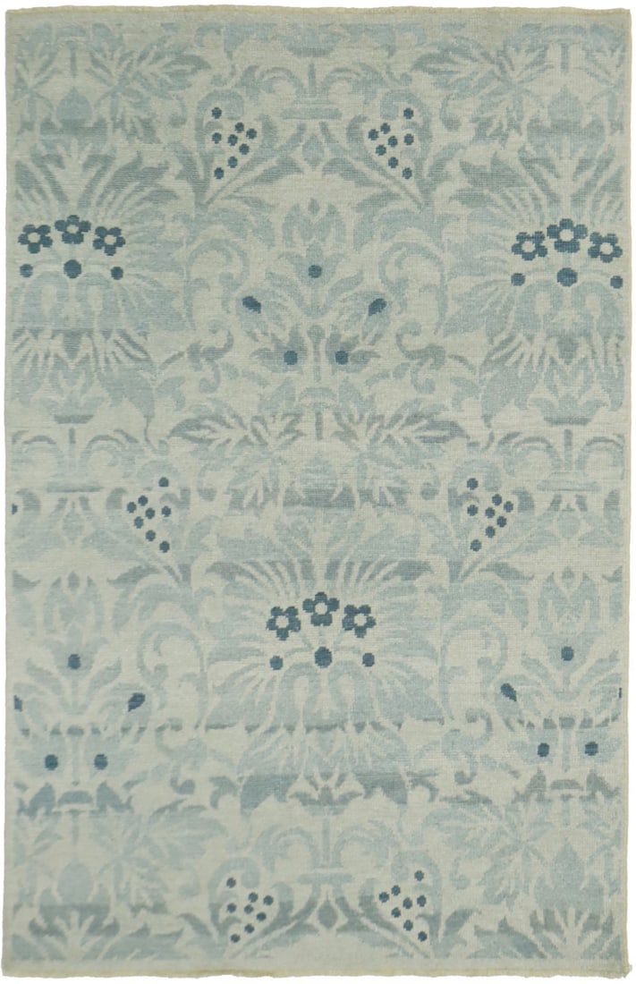 Floral Transitional 5X7 Modern Oriental Rug: Title: Floral Transitional 5X7 Modern Oriental Rug Description:Handmade 5X7 cream Oriental rug made with vegetable dyes (fine wool pile and cotton foundation), superior knot count, and appealing