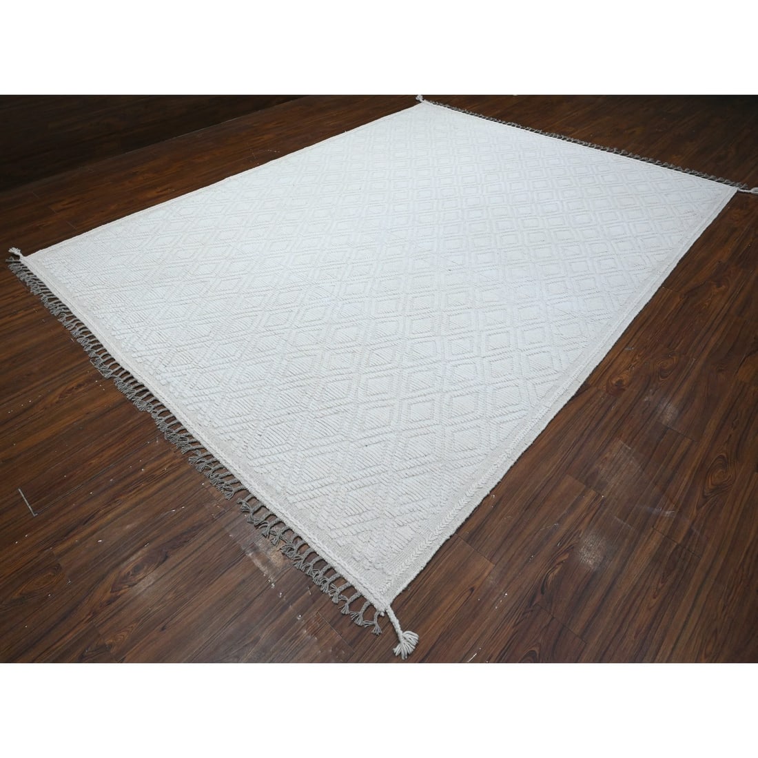 Tahira White Hand Knotted Wool Moroccan Diamond Repetitive Design Rug - 3