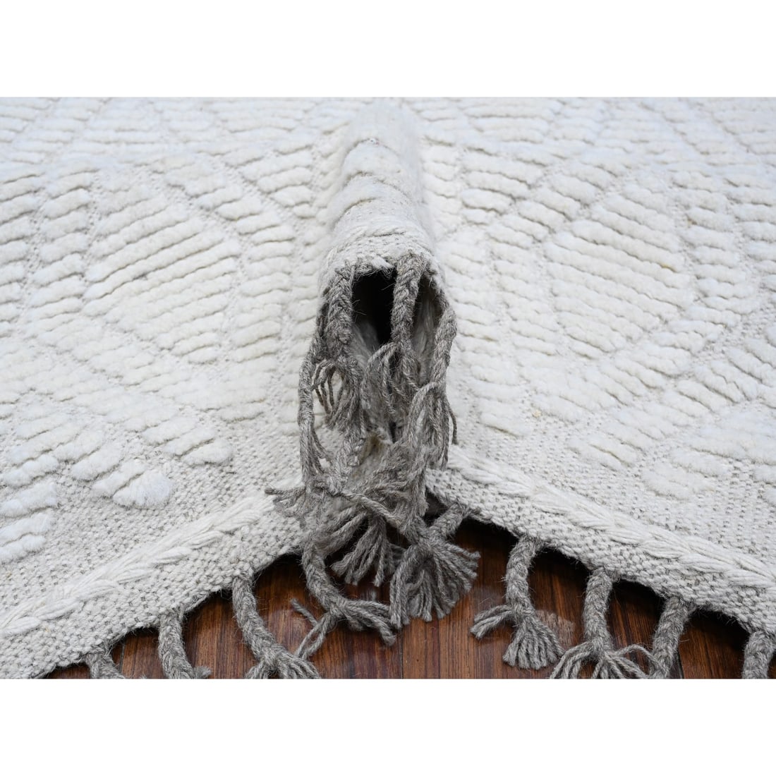 Tahira White Hand Knotted Wool Moroccan Diamond Repetitive Design Rug - 5