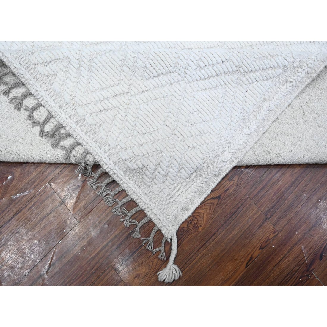 Tahira White Hand Knotted Wool Moroccan Diamond Repetitive Design Rug - 6