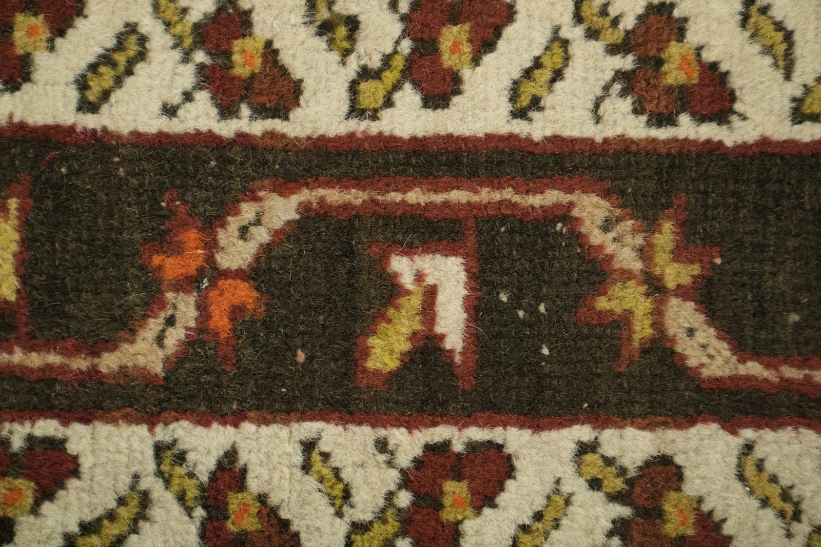 Bakhtiari Persian Wool Rug 4x7 - 9