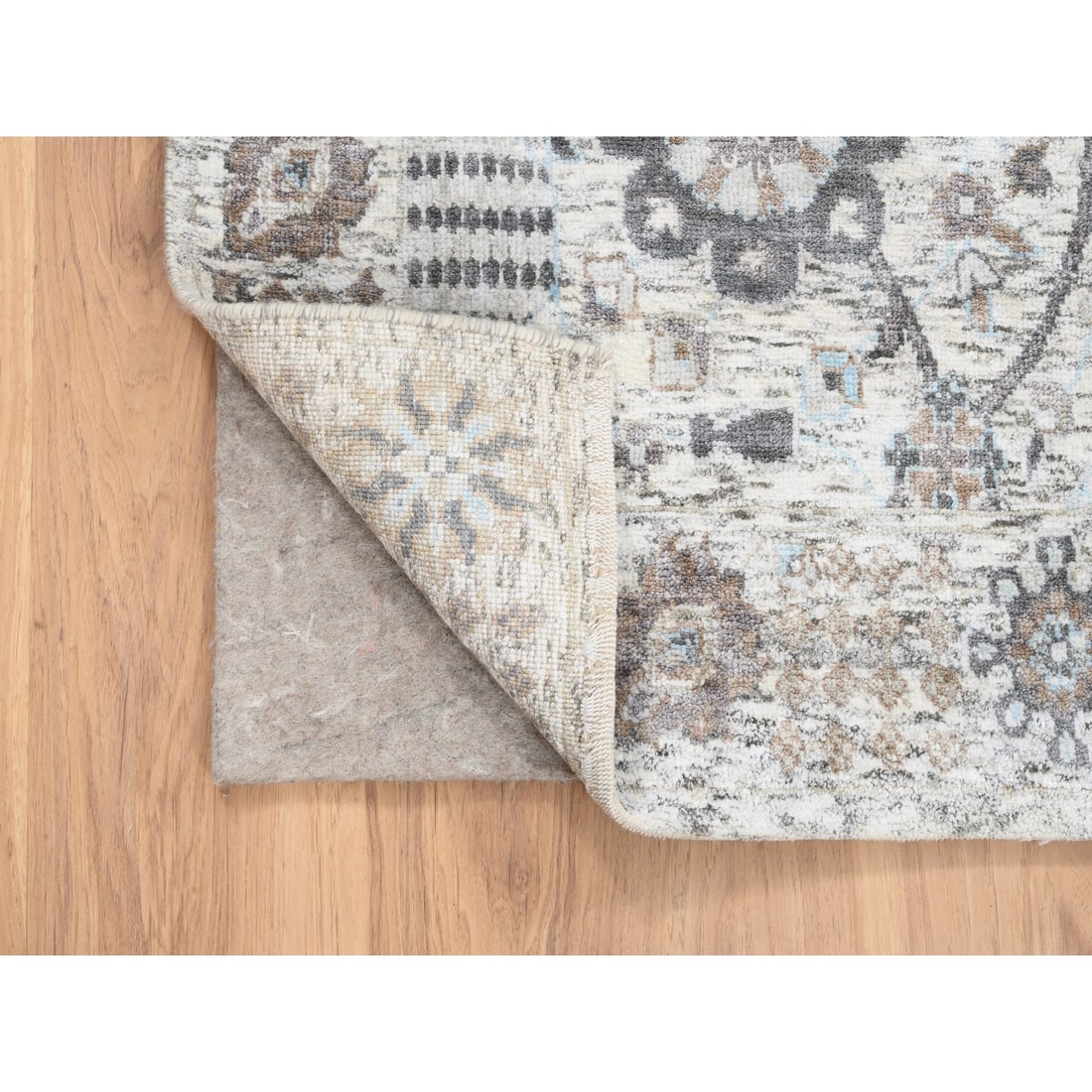 Hand Knotted Ivory Tabriz Vase Silk With Textured Wool Square Rug - 3