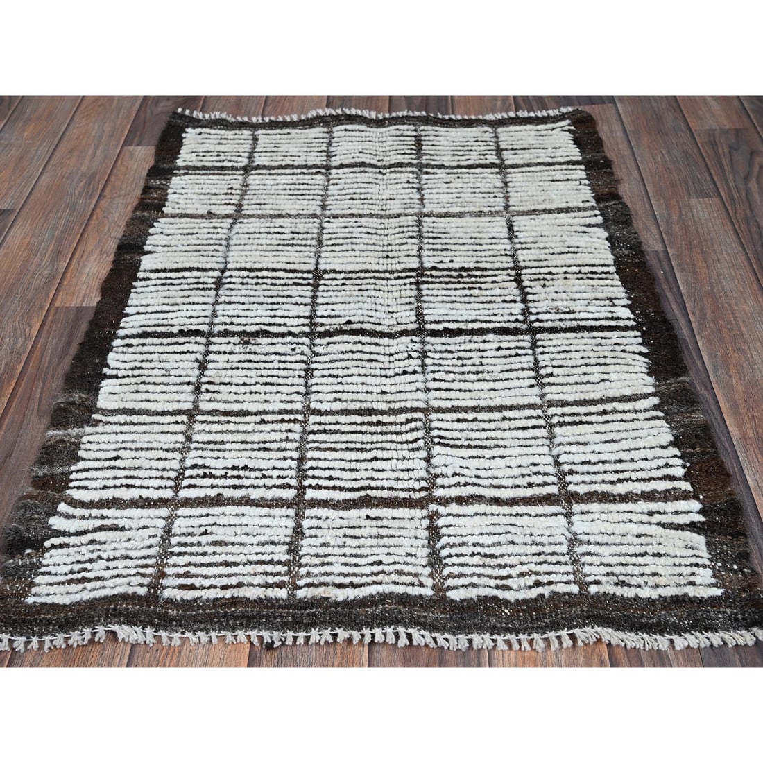 White Moroccan Weave with Box Design Hand Knotted Pure Wool Sample Rug - 2