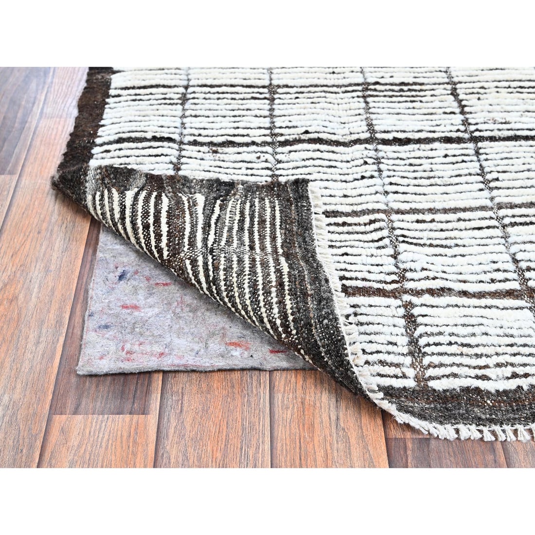 White Moroccan Weave with Box Design Hand Knotted Pure Wool Sample Rug - 3