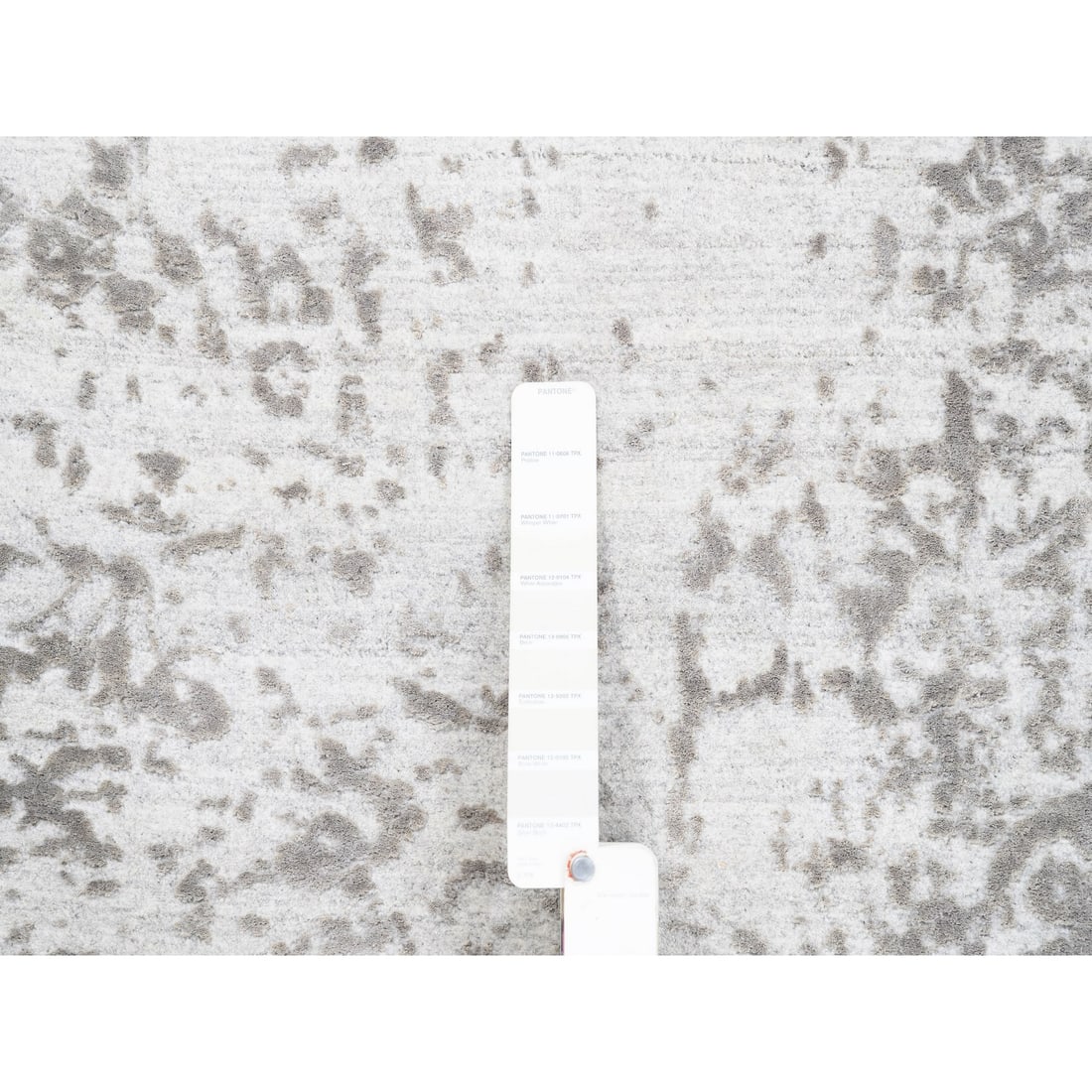 Round Grey Broken Persian Design Wool And Pure Silk Hand Knotted Rug - 8