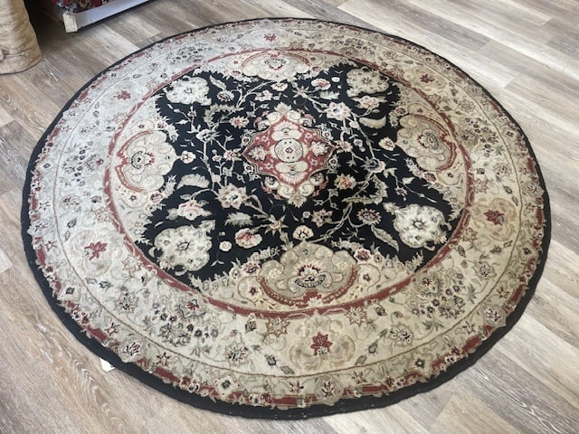 Indo-Persian Tuffed Round Tabriz-KA: Title:Indo-Persian Tuffed Round Tabriz-KA Description:Indo-Persian Tabriz Tuffed round rug with the size of 6 ft X 6 ft in excellent condion Material:wool Reserve: $400.00 Shipping: Domestic: