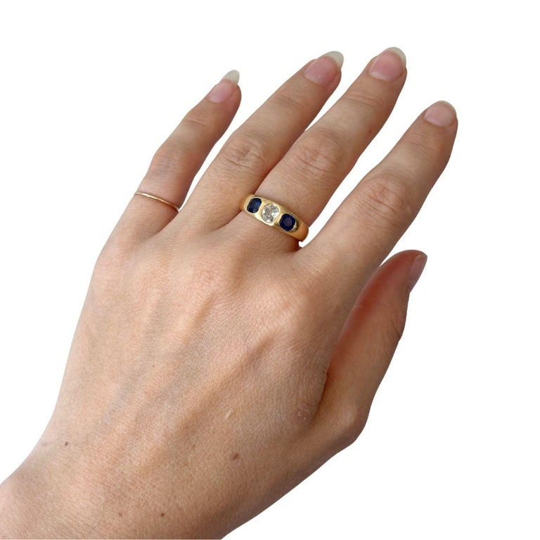 Vintage 18k Gold Sapphire Diamond Gypsy Three Stone Ring, Mid 20th Century - 2