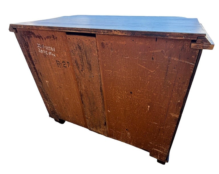 Late 19th Century Victorian Queen Anne Lowboy Dresser with Sculpted Front - 11