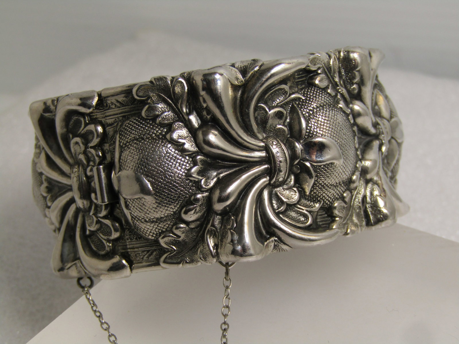 Vintage Wide Raised Hinged Bracelet, Hollywood Regency Style, Whiting and Davis, 1950's, 6.5" (1 of 8)