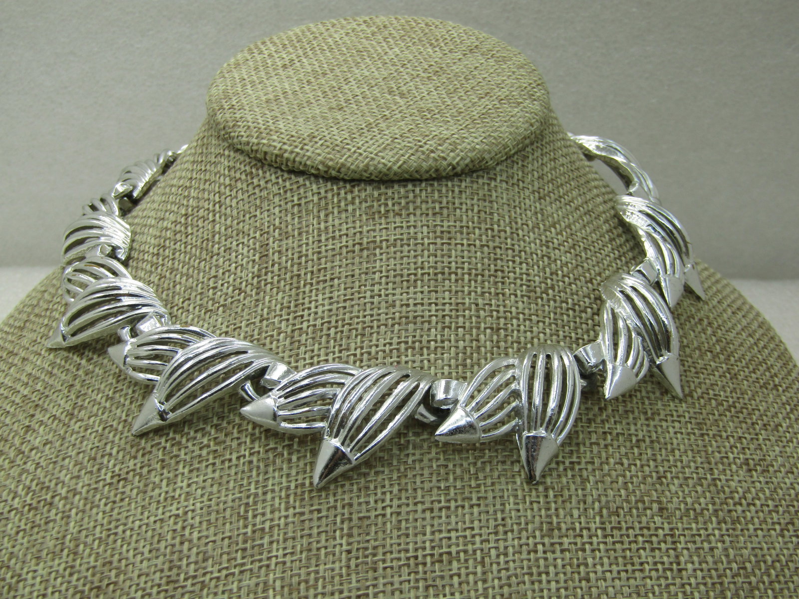Vintage Silver Ridged Leaf Wreath Necklace, 16", 1960's (1 of 6)