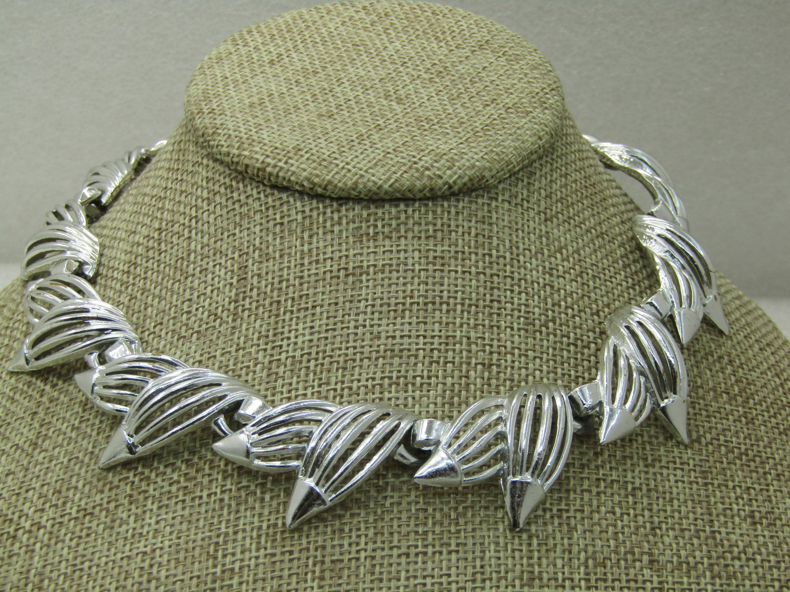 Vintage Silver Ridged Leaf Wreath Necklace, 16", 1960's - 2