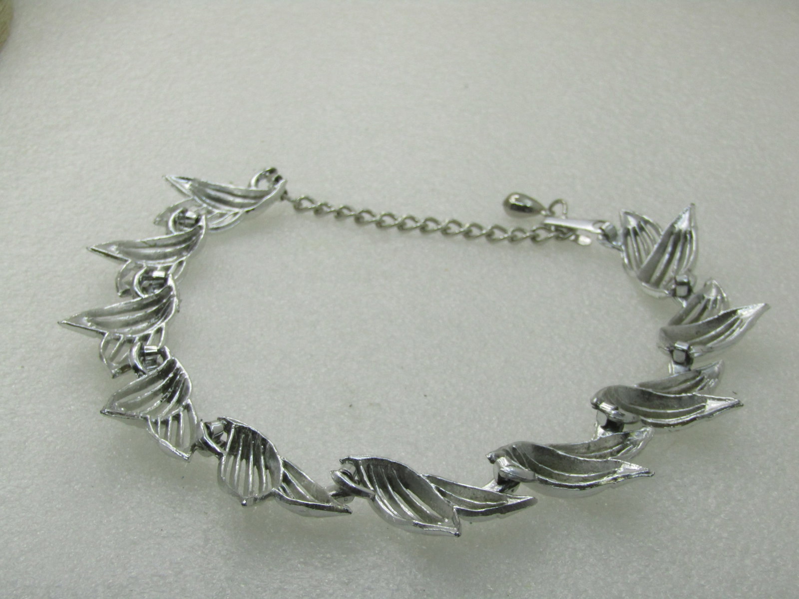 Vintage Silver Ridged Leaf Wreath Necklace, 16", 1960's - 6