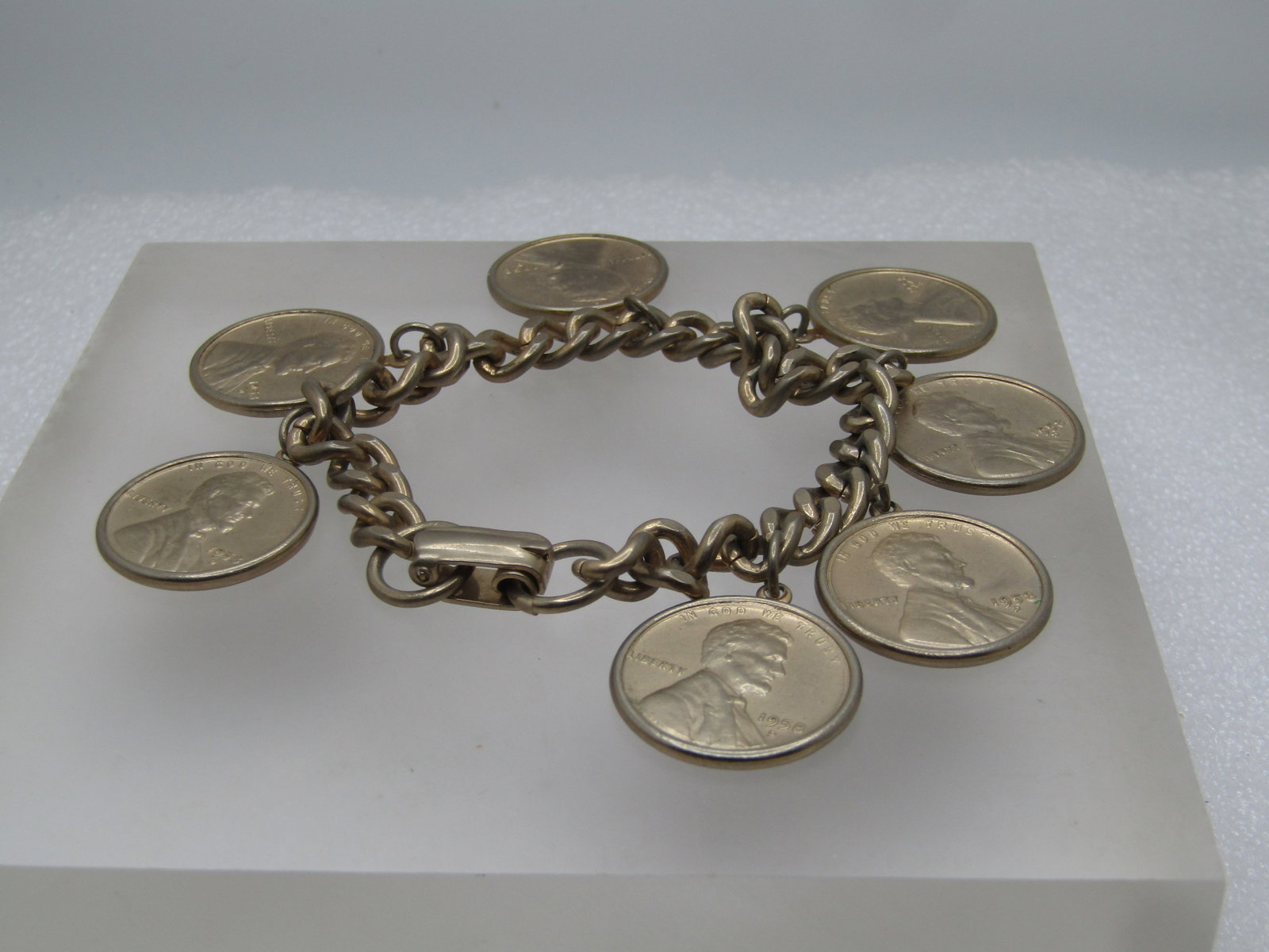 Vintage 1958 D Penny Bracelet, Wheat Back, 7: Title: Vintage 1958 D Penny Bracelet, Wheat Back, 7 Description: Vintage 1958 D Penny Bracelet, Wheat Back, 7". This has seven pennies set in a bezel dangling from an 1ppx. 6.5mm wide curb link chain