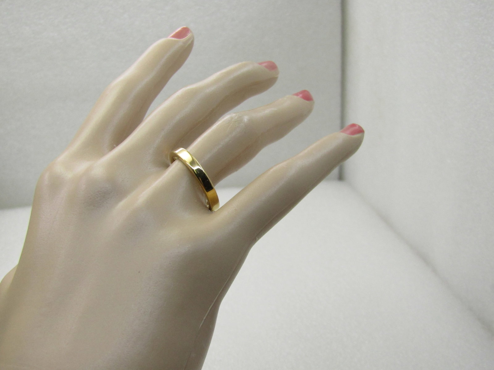 Vintage Joan Rivers Gold Tone Band Ring, Sz. 8, 2.9mm - 5