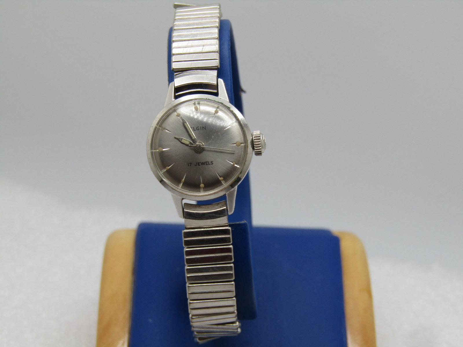 Vintage 10kt RG Elgin Ladies Watch, 17 Jewels, Runs, Mid-Century: Title: Vintage 10kt RG Elgin Ladies Watch, 17 Jewels, Runs, Mid-Century Description: Vintage 10kt RG Elgin Ladies Watch, 17 Jewels, Runs, Mid-Century. Second hand, White gold tone - marked 10kt