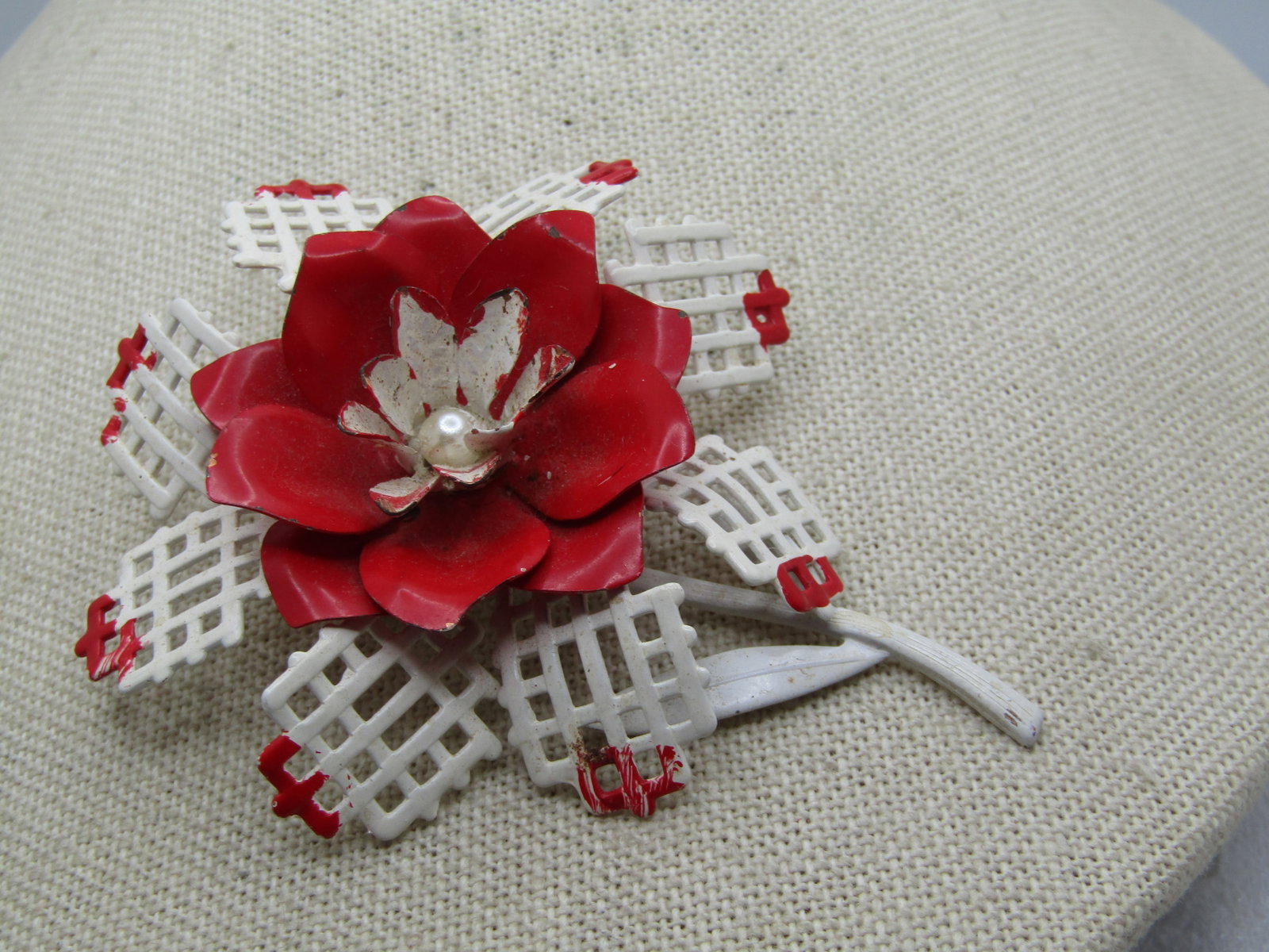 Vintage Red/White Enameled Floral Brooch, 1950's - 2