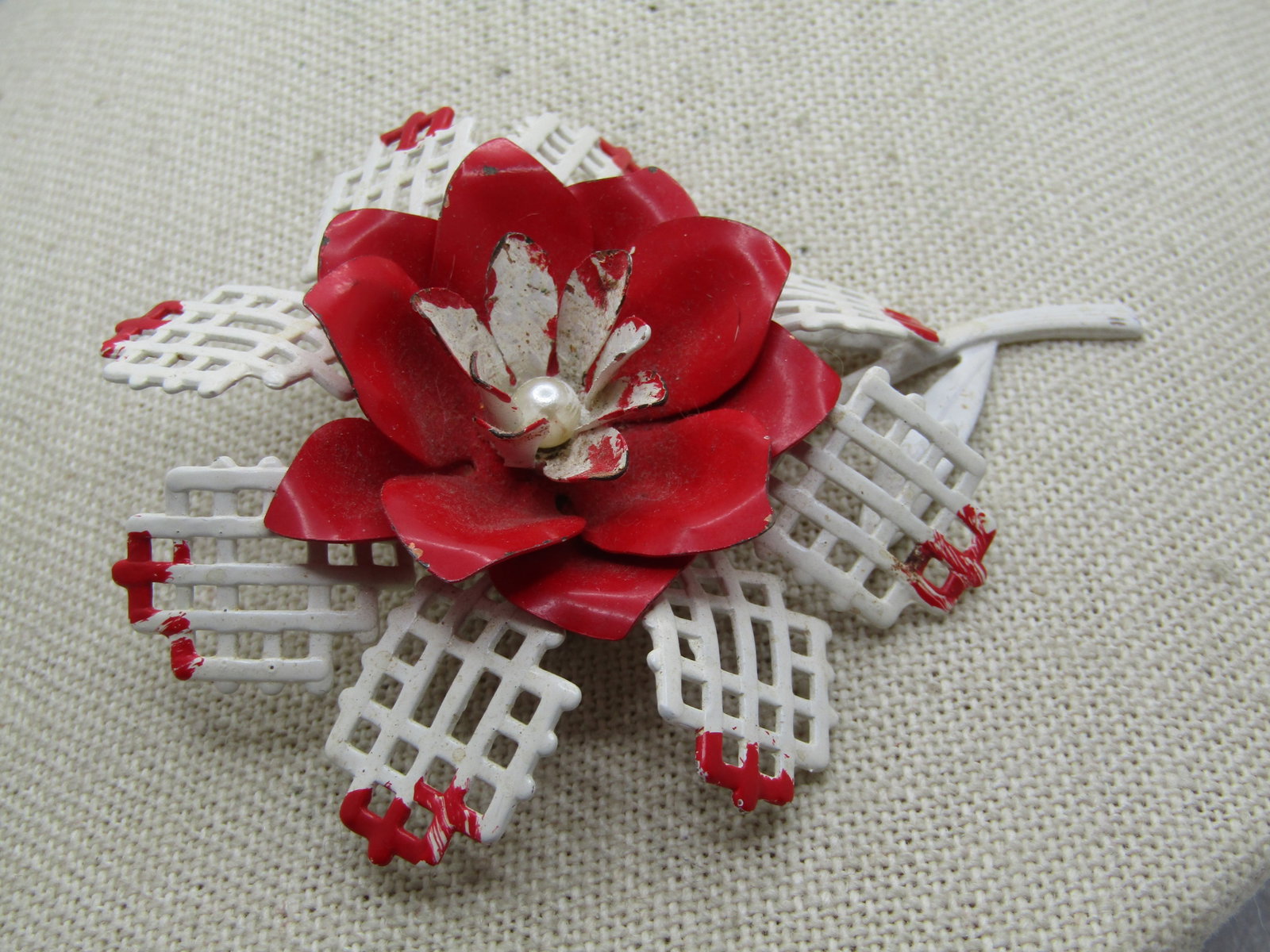Vintage Red/White Enameled Floral Brooch, 1950's - 3