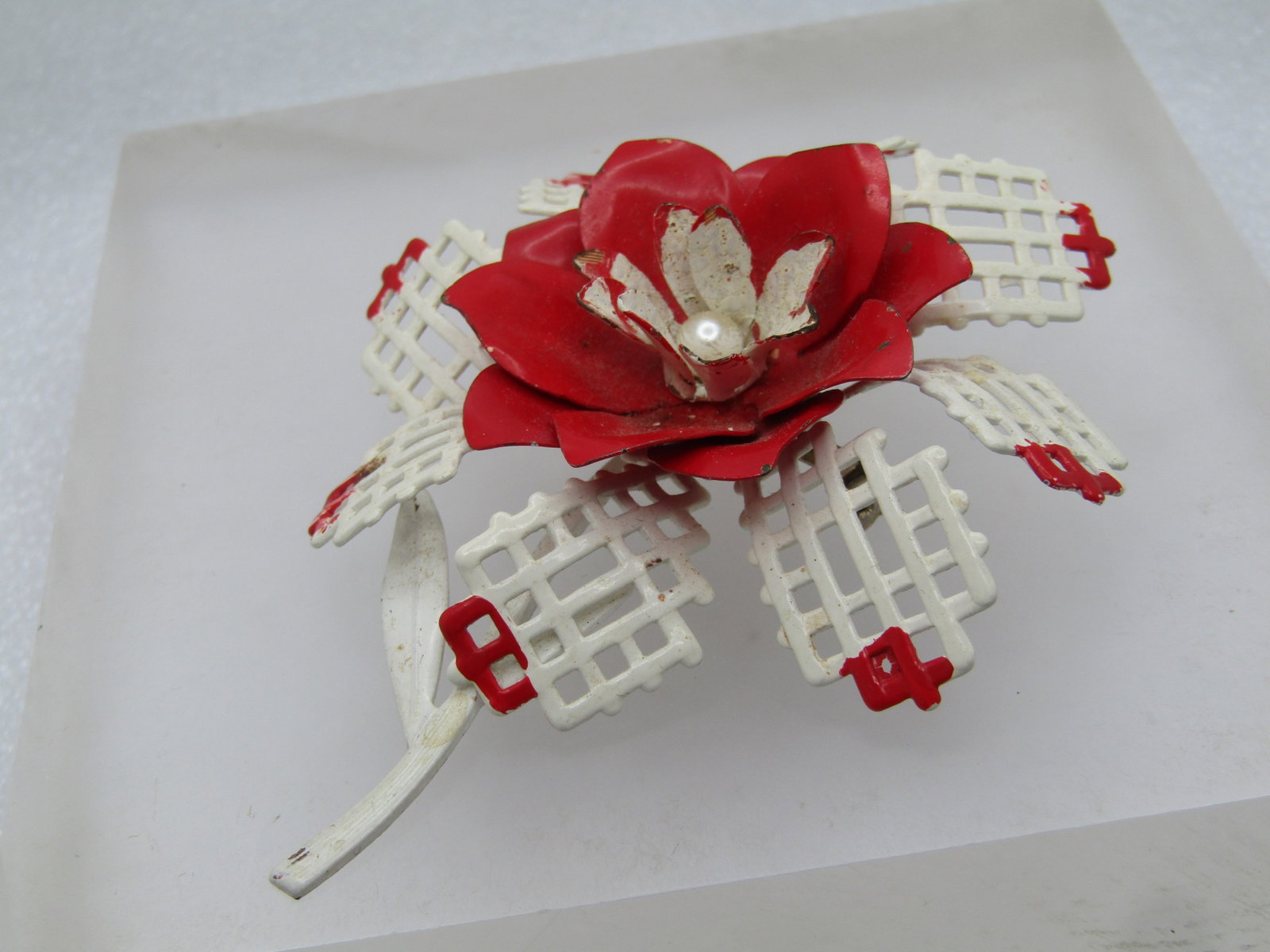Vintage Red/White Enameled Floral Brooch, 1950's - 5