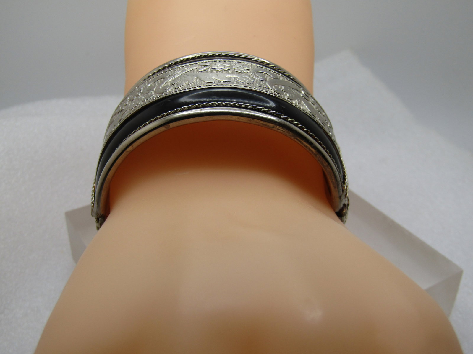 Vintage Black Enameled and Floral Cuff Bracelet, Hinged, 7" 1960's-1970's - 4