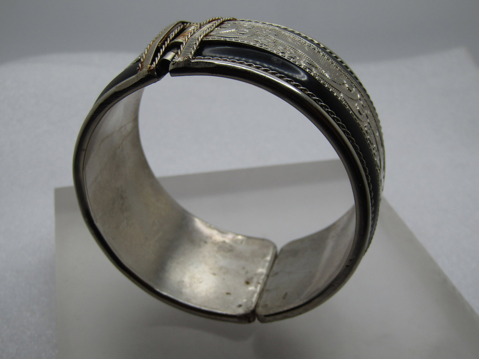 Vintage Black Enameled and Floral Cuff Bracelet, Hinged, 7" 1960's-1970's - 6