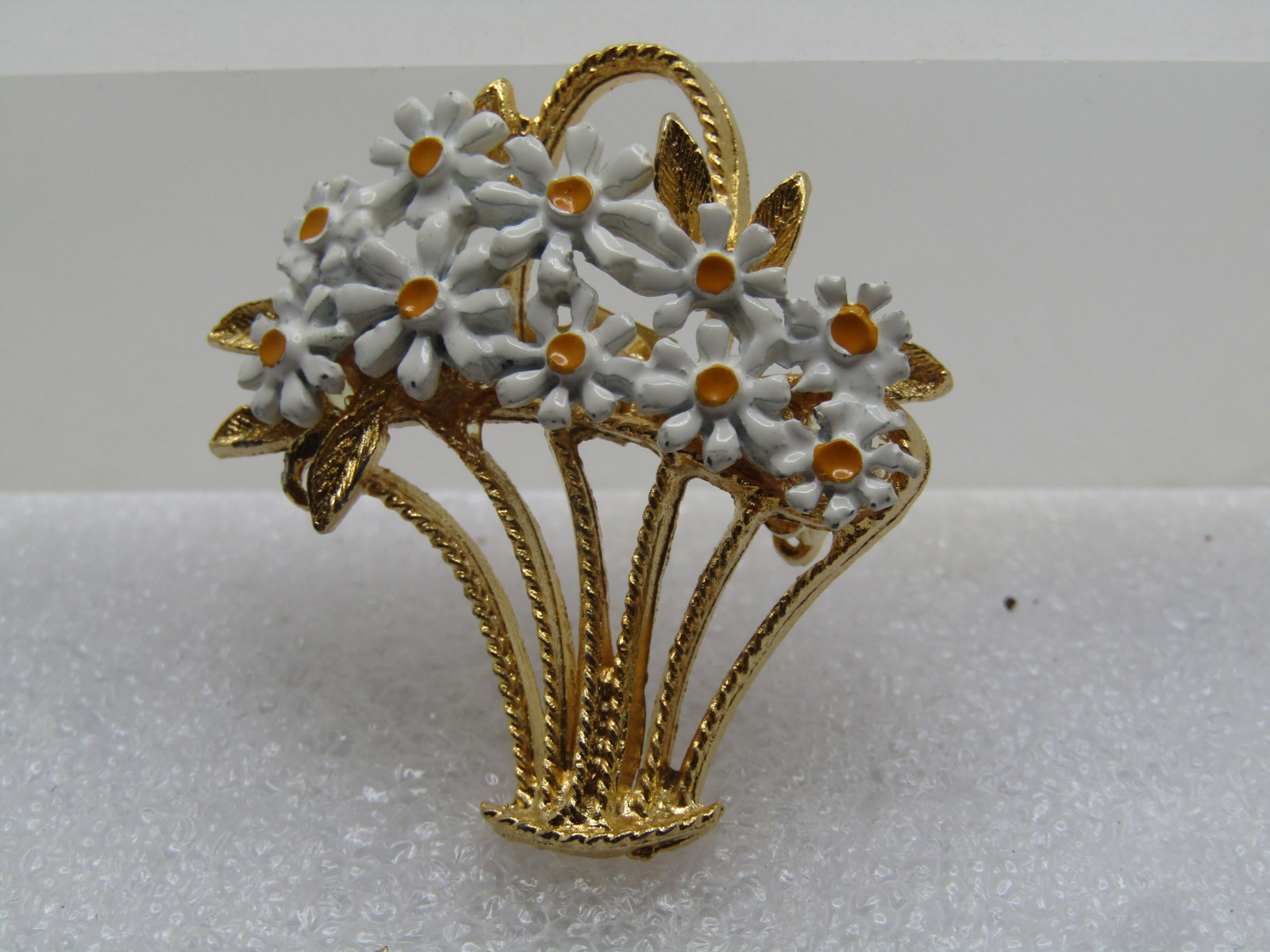 Vintage Enameled Daisy Basket Brooch, 1960's (1 of 5)
