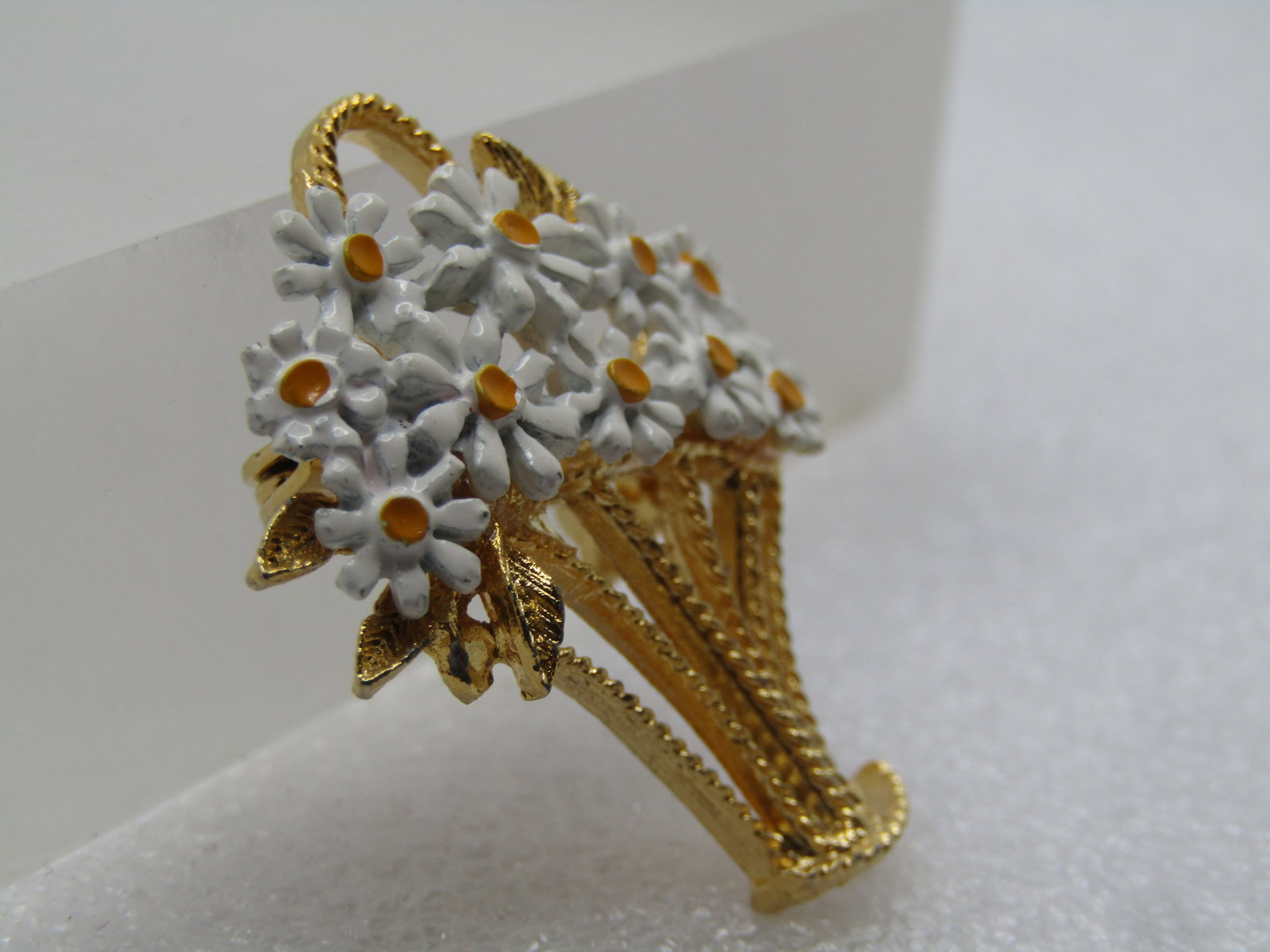 Vintage Enameled Daisy Basket Brooch, 1960's - 3