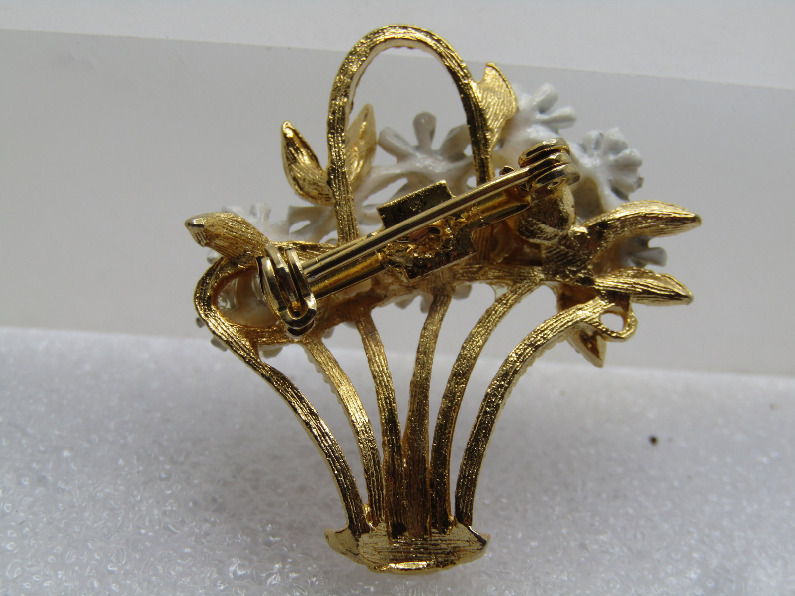Vintage Enameled Daisy Basket Brooch, 1960's - 4